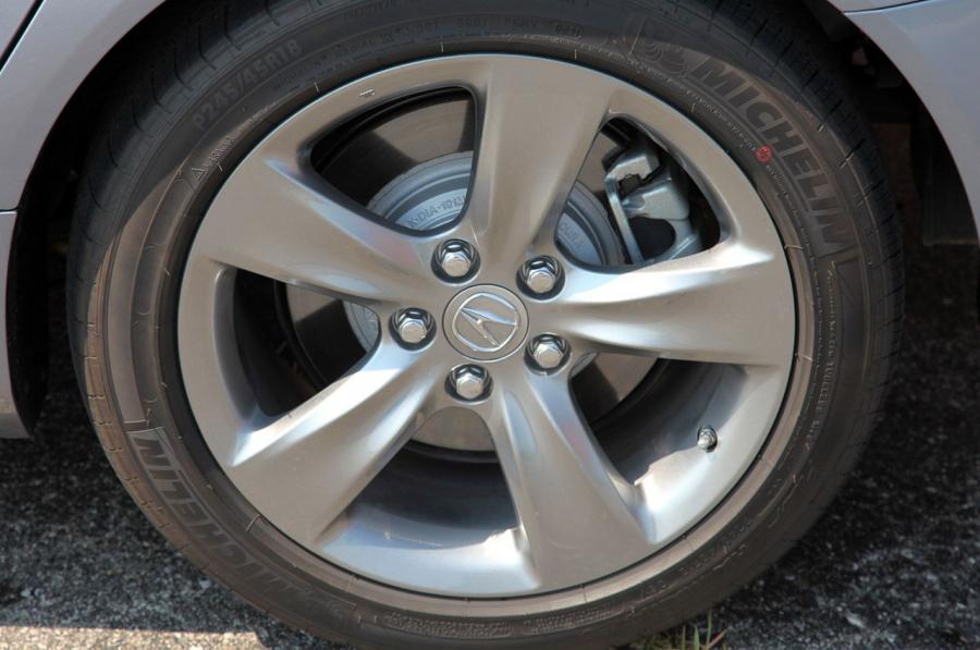 Колеса Acura TL SH-AWD 2011 года  (фото 75 из 101)